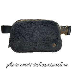 Lululemon Everywhere Belt Bag 1L Fleece Black Gold New With Tags